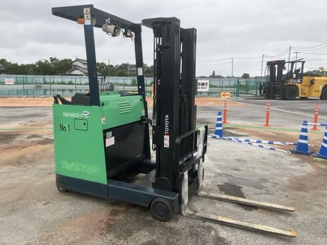 Reach Forklift — Auction (lot 8451-2133)