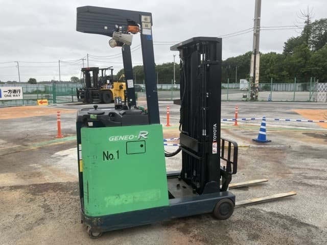 Reach Forklift — Auction (lot 8451-2133)