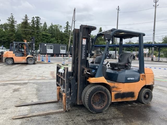 Forklift — Auction (lot 8451-2135)