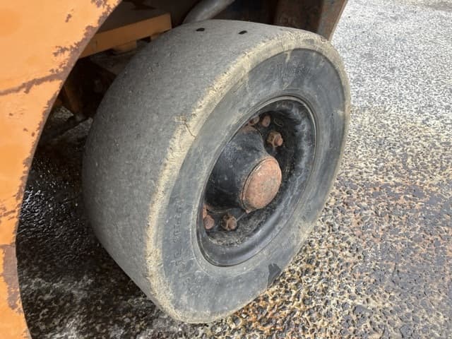 Forklift — Auction (lot 8451-2135)