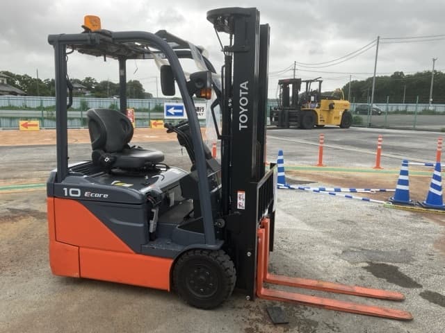 Battery Forklift — Auction (lot 8451-2137)