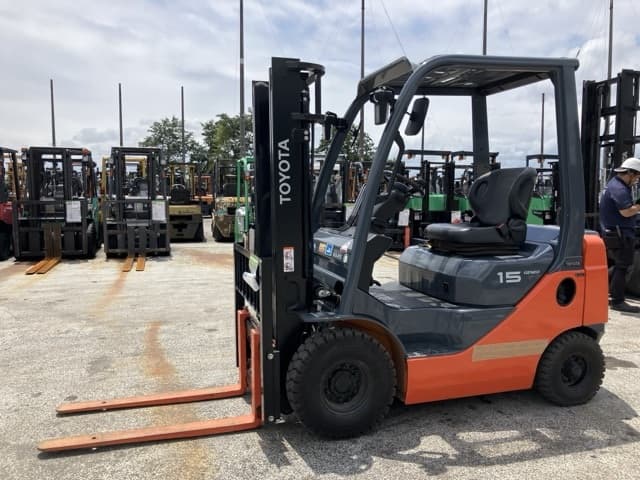 Forklift — Auction (lot 8451-2147)