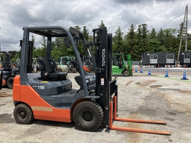 Forklift — Auction (lot 8451-2147)