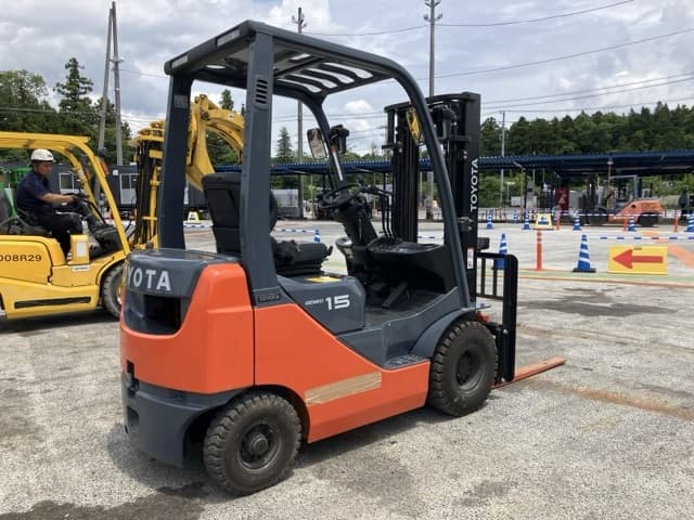 Forklift — Auction (lot 8451-2147)