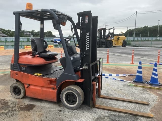 Battery Forklift — Auction (lot 8451-2148)