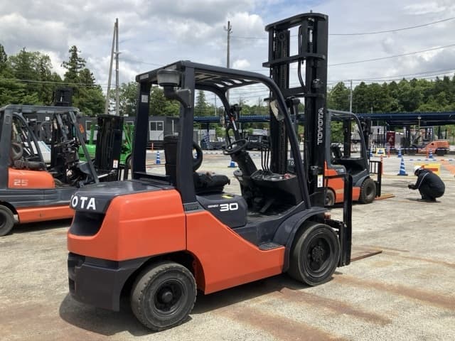 Forklift — Auction (lot 8451-2151)
