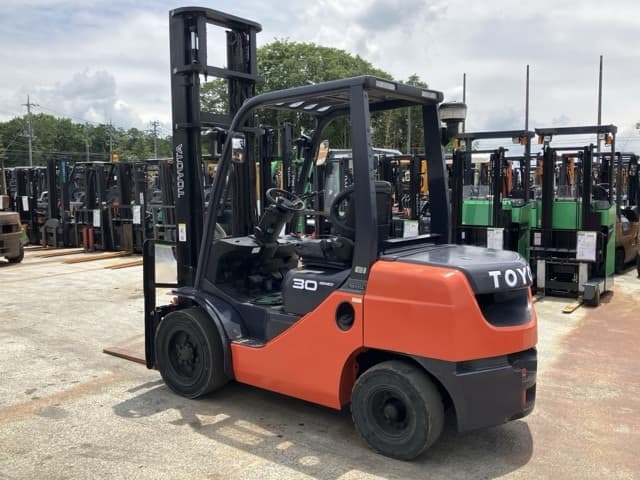 Forklift — Auction (lot 8451-2151)