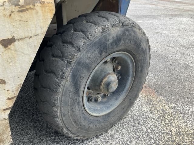 Forklift — Auction (lot 8451-2152)