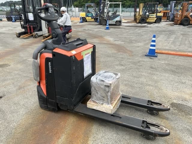 Battery Forklift — Auction (lot 8451-2157)