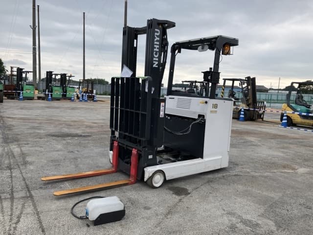 Reach Forklift — Auction (lot 8451-2158)