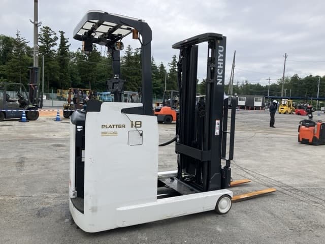 Reach Forklift — Auction (lot 8451-2158)