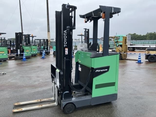 Reach Forklift — Auction (lot 8451-2159)