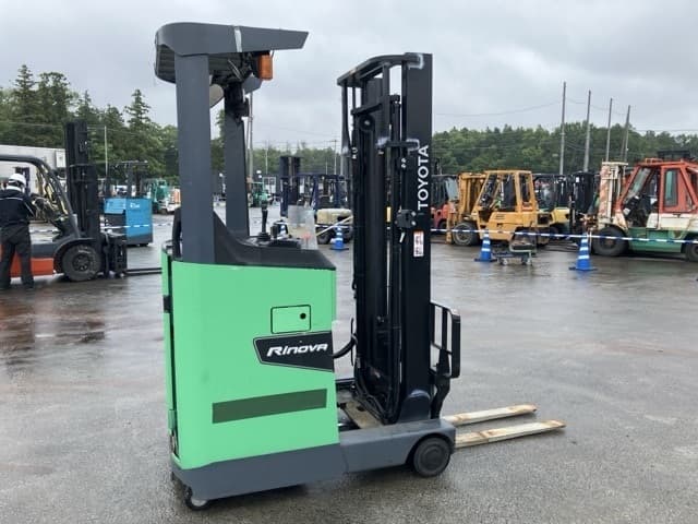 Reach Forklift — Auction (lot 8451-2159)