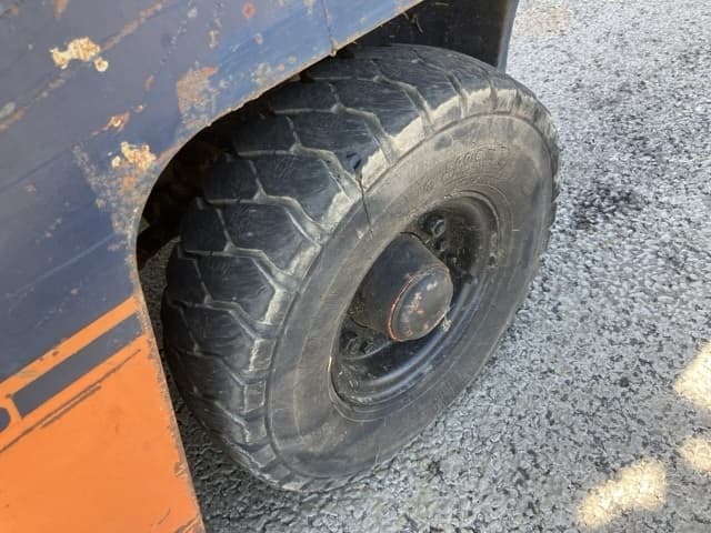 Forklift — Auction (lot 8451-2162)