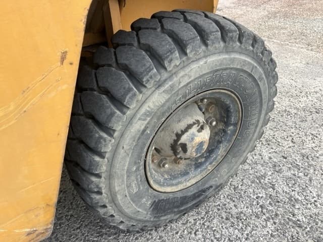 Forklift — Auction (lot 8451-2166)
