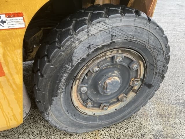 Forklift — Auction (lot 8451-2180)