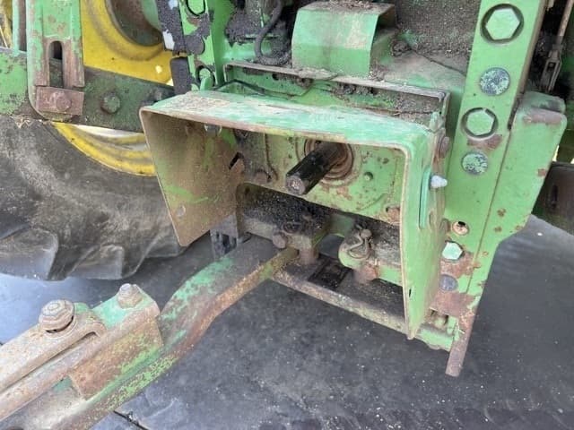 Tractor — Auction (lot 8451-21801)