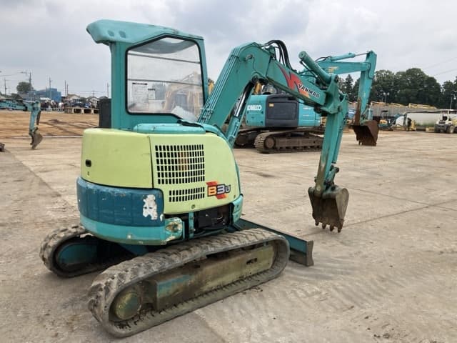 MINI EXCAVATOR — Auction (lot 8451-219)