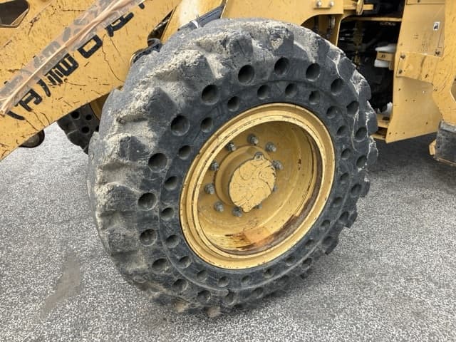 WHEEL LOADER — Auction (lot 8451-233)