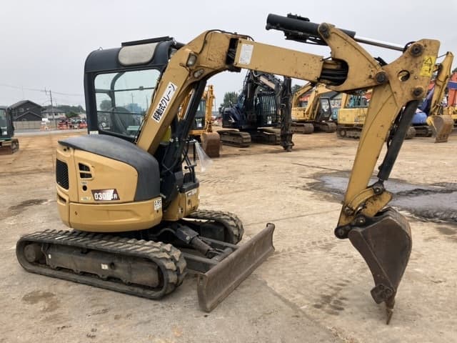 MINI EXCAVATOR — Auction (lot 8451-257)