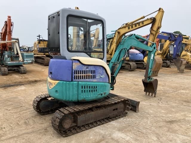 MINI EXCAVATOR — Auction (lot 8451-272)