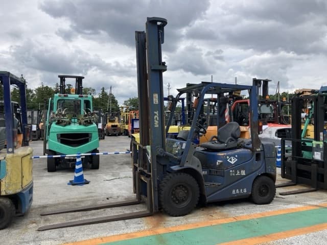 Forklift — Auction (lot 8451-2810)