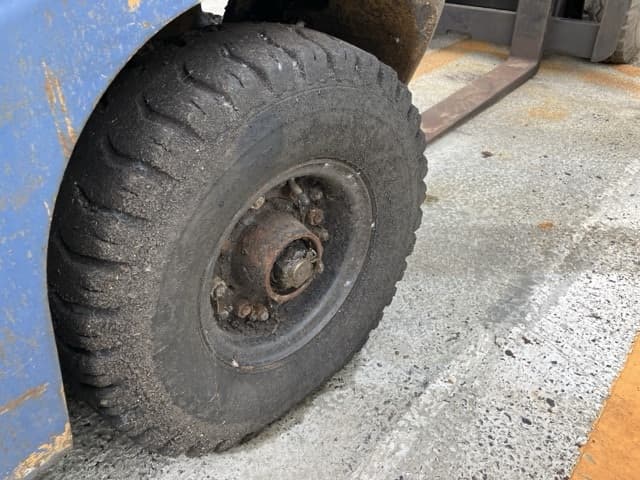 Forklift — Auction (lot 8451-2810)
