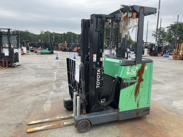 Reach Forklift — Auction (lot 8451-2818)