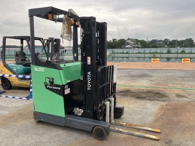 Reach Forklift — Auction (lot 8451-2818)