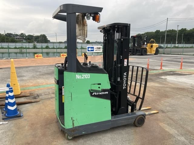 Reach Forklift — Auction (lot 8451-2818)
