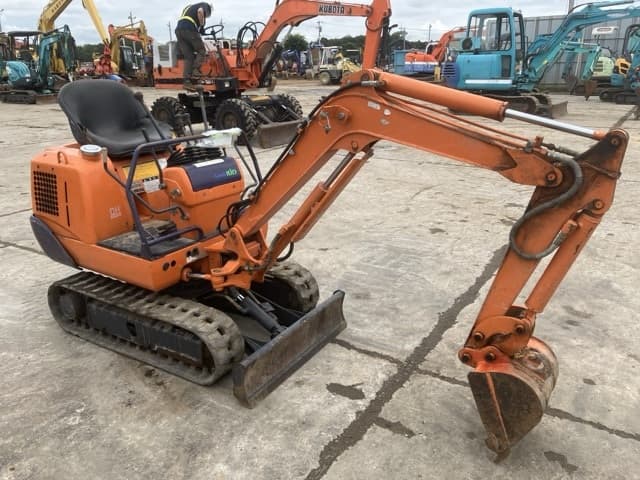 MINI EXCAVATOR — Auction (lot 8451-284)