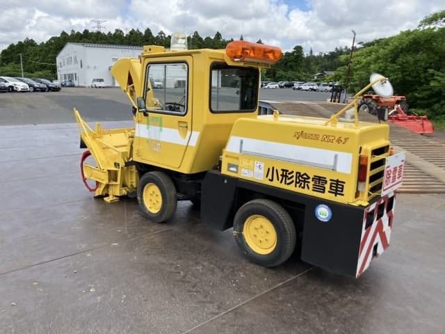 SNOW REMOVING MACHINE — Auction (lot 8451-30002)