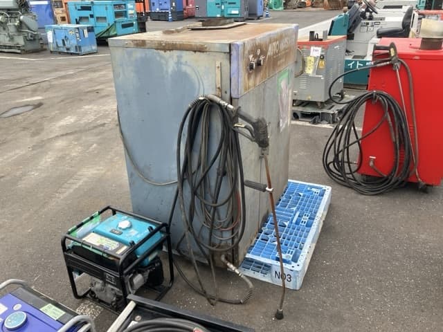 HIGH PRESSURE WASHING MACHINE — Auction (lot 8451-3047)