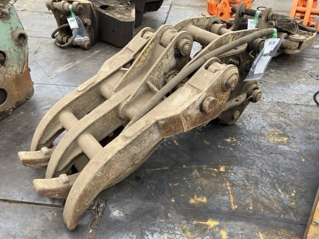 Fork — Auction (lot 8451-3070)