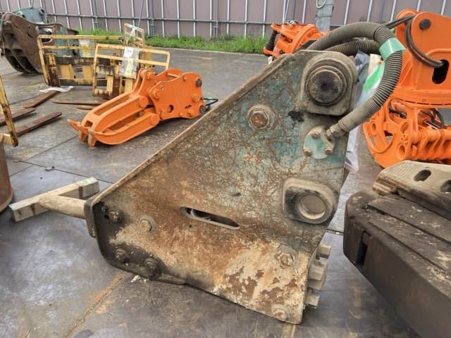 Breaker — Auction (lot 8451-3073)