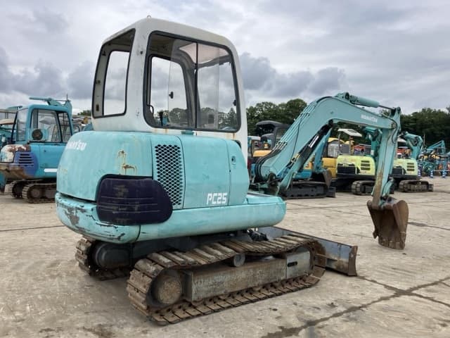 MINI EXCAVATOR — Auction (lot 8451-310)