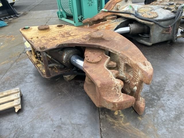 Crusher — Auction (lot 8451-3189)