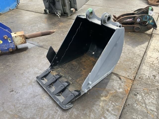 Bucket — Auction (lot 8451-3198)