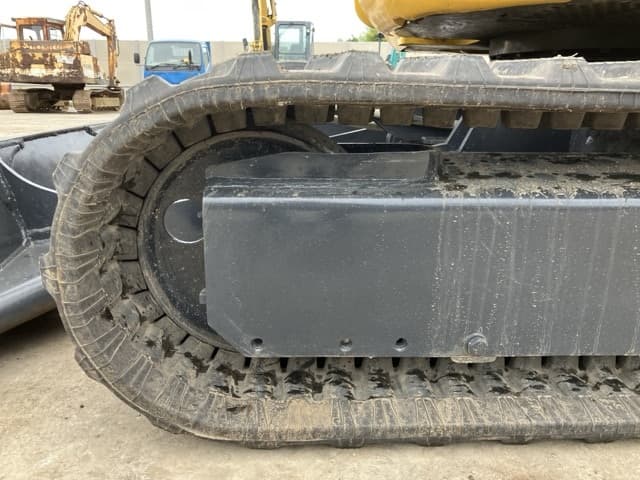 MINI EXCAVATOR — Auction (lot 8451-320)