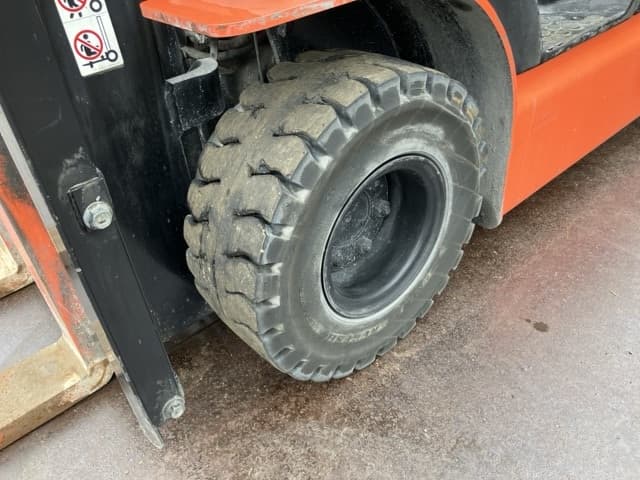 Battery Forklift — Auction (lot 8451-32002)