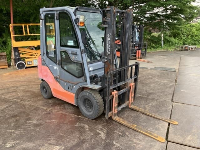 Forklift — Auction (lot 8451-32004)