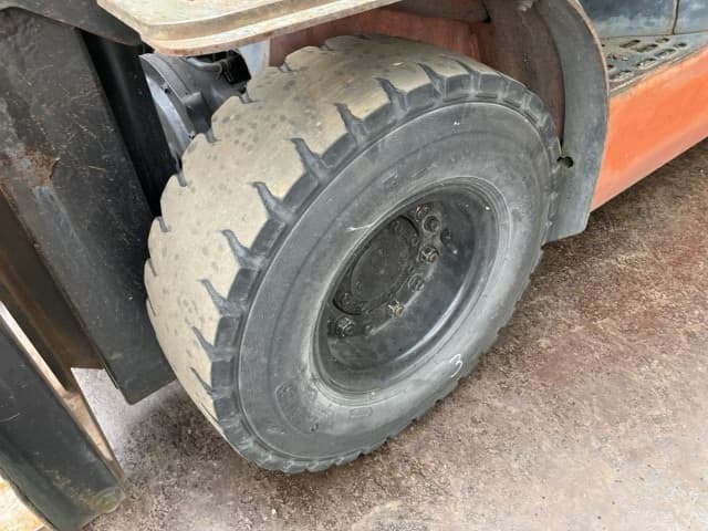 Forklift — Auction (lot 8451-32004)