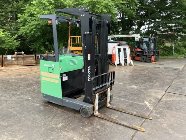 Reach Forklift — Auction (lot 8451-32005)