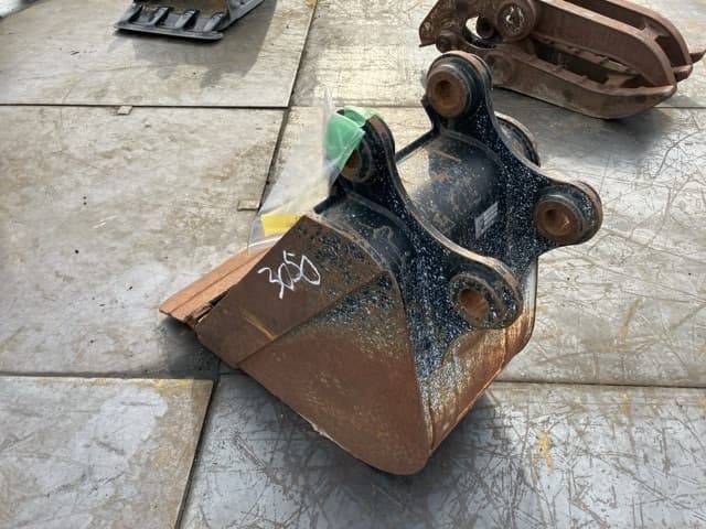 Bucket — Auction (lot 8451-3201)