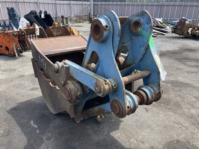 Bucket — Auction (lot 8451-3202)
