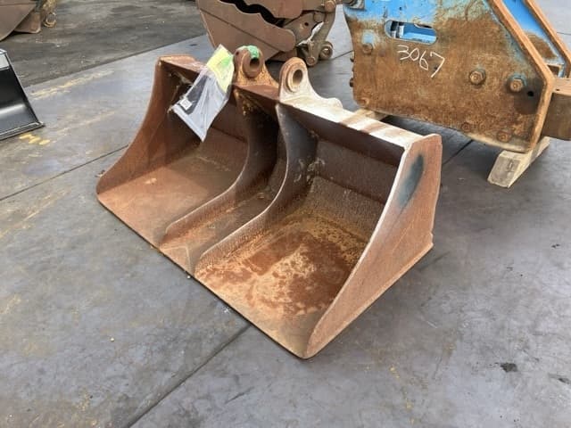 Bucket — Auction (lot 8451-3204)