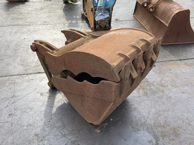 Bucket — Auction (lot 8451-3207)