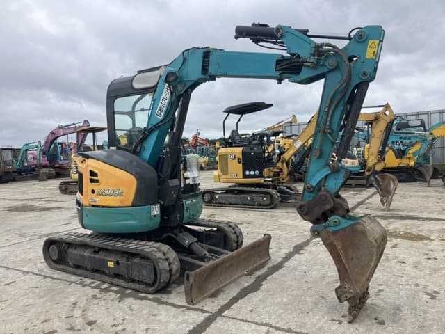 MINI EXCAVATOR — Auction (lot 8451-321)