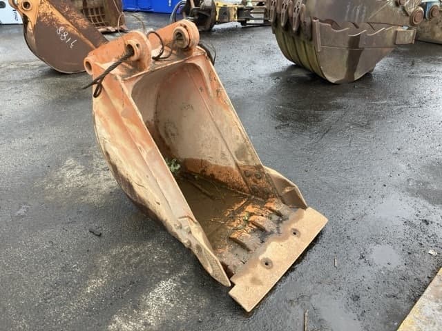 Bucket — Auction (lot 8451-3210)