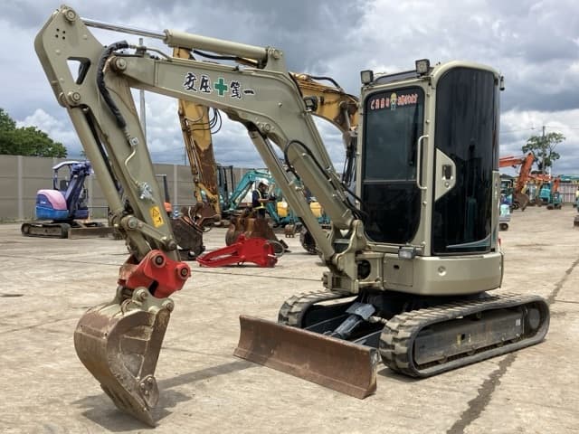 MINI EXCAVATOR — Auction (lot 8451-322)